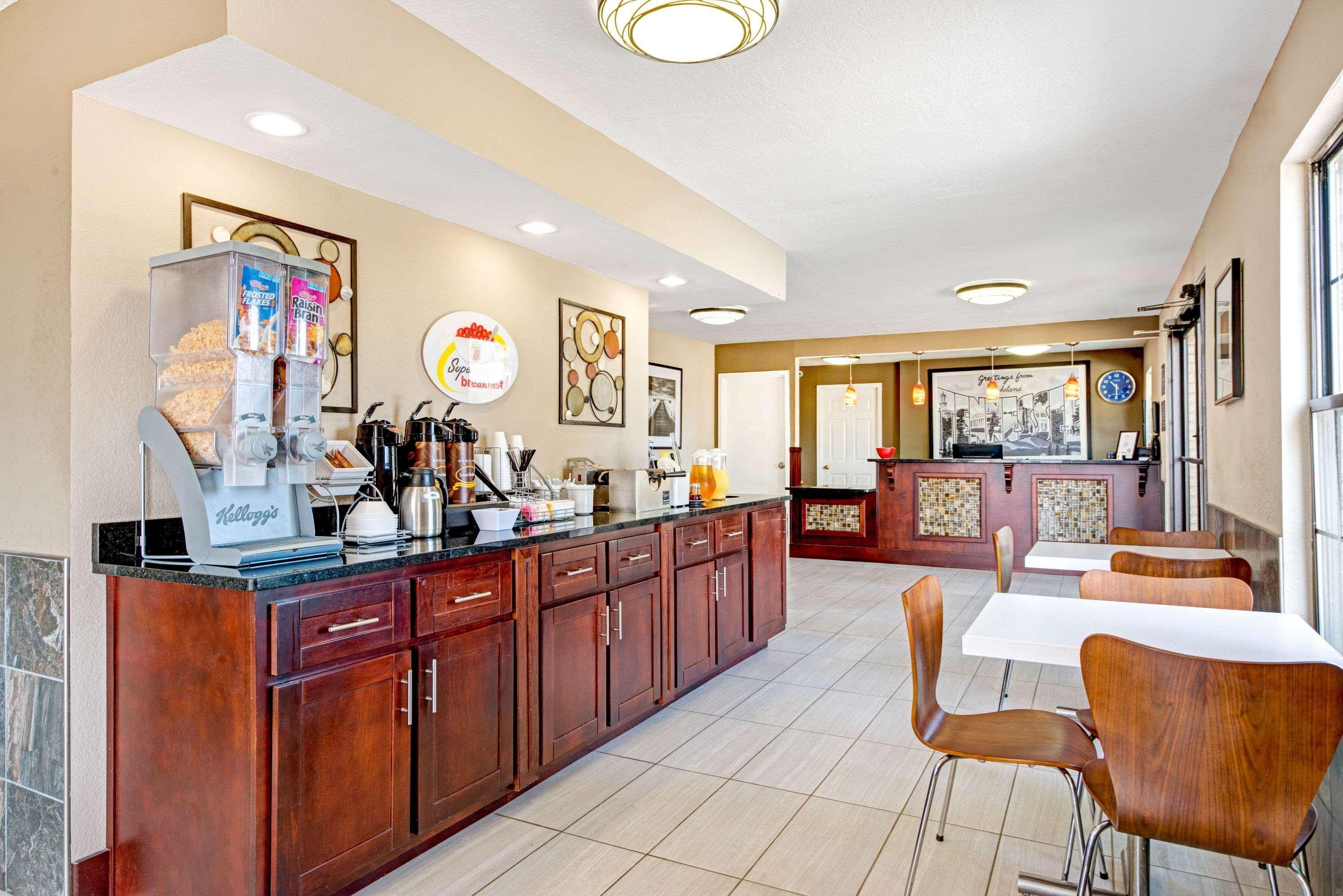 Super 8 by Wyndham Lakeland Bagian luar foto