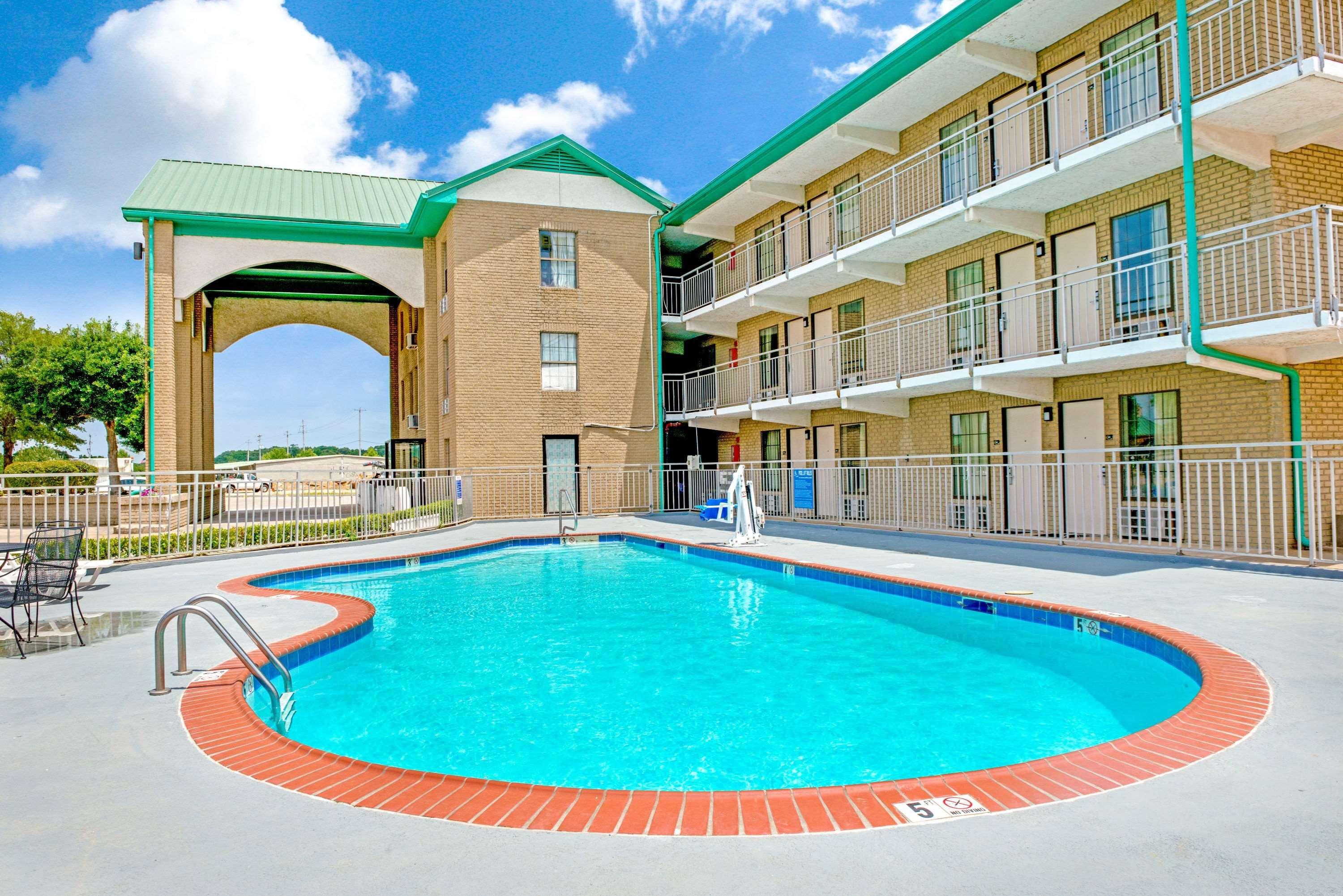 Super 8 by Wyndham Lakeland Bagian luar foto