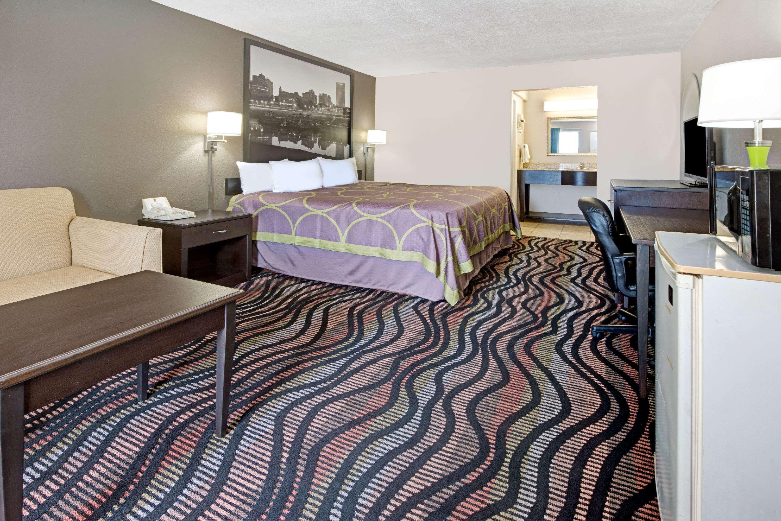Super 8 by Wyndham Lakeland Bagian luar foto